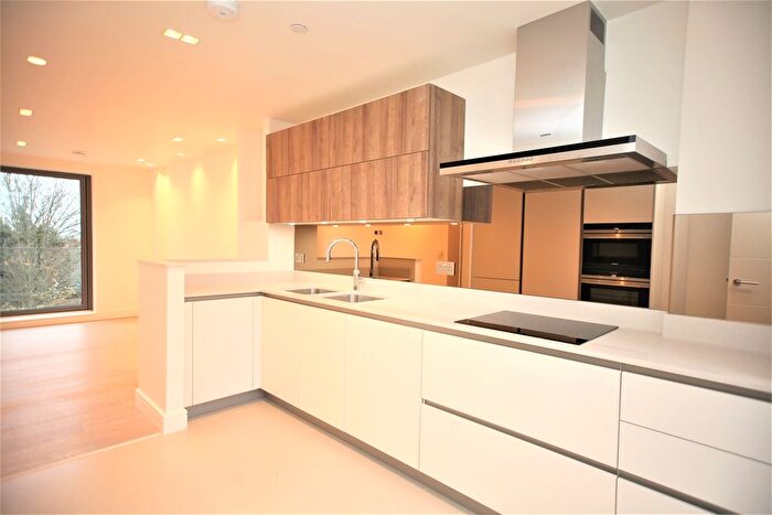 2 Bedroom Flat To Rent In Tenby Mansions, Brent Street, Hendon, NW4