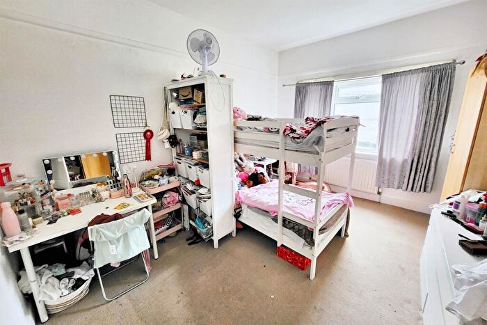 2 Bedroom Flat For Sale In Bournemouth, BH8