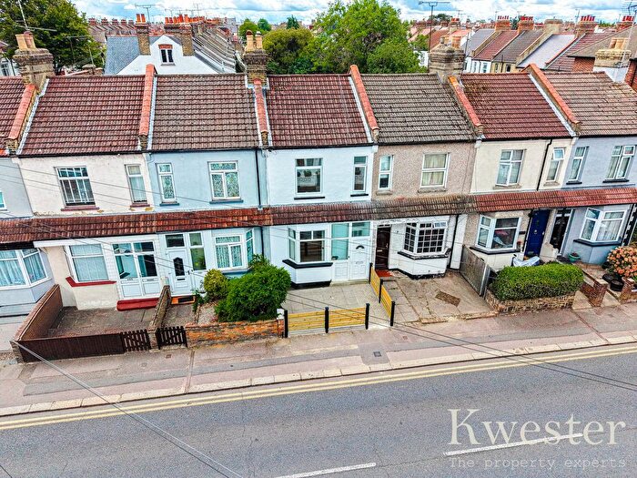 3 Bedroom Terraced House To Rent In Fairfax Drive, Westcliff-On-Sea, SS0
