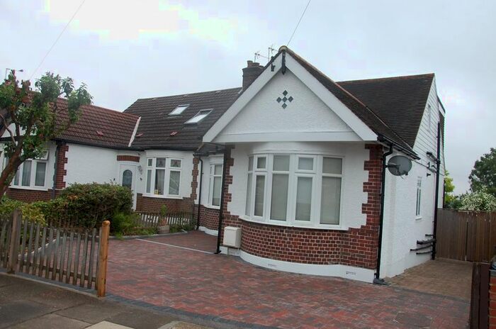 3 Bedroom Bungalow To Rent In Woodfall Avenue, Barnet, EN5