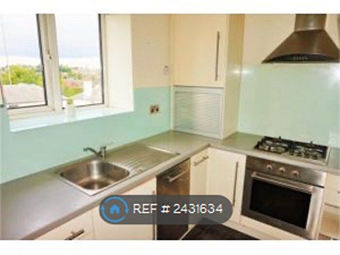 2 Bedroom Flat To Rent In Hampden Court, London, N10