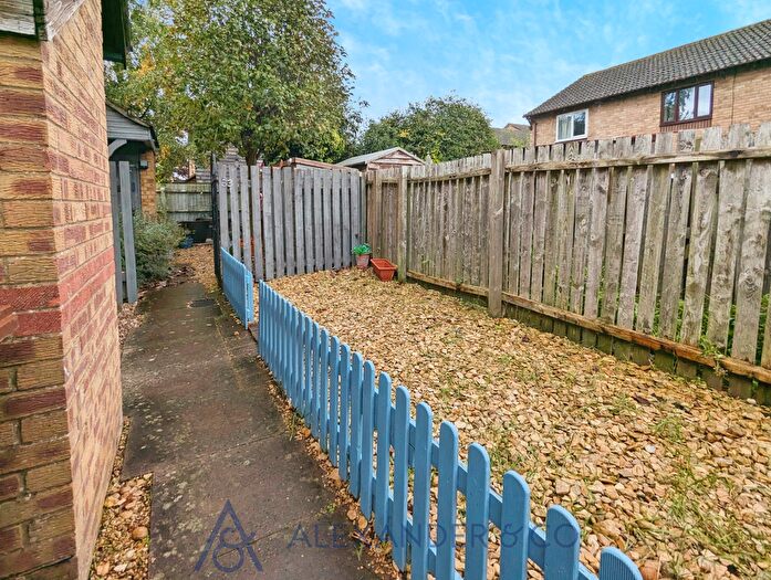 1 Bedroom End Of Terrace House To Rent In Sycamore Gardens, Southwold, Bicester, OX26