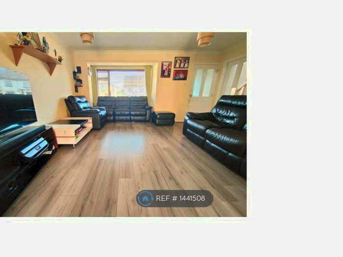 3 Bedroom Semi-Detached House To Rent In High Street, Sawston, Cambridge, CB22