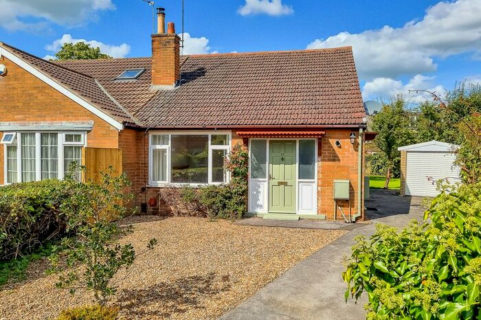 2 Bedroom Semi-Detached Bungalow To Rent In Almsford Oval, Harrogate, HG2