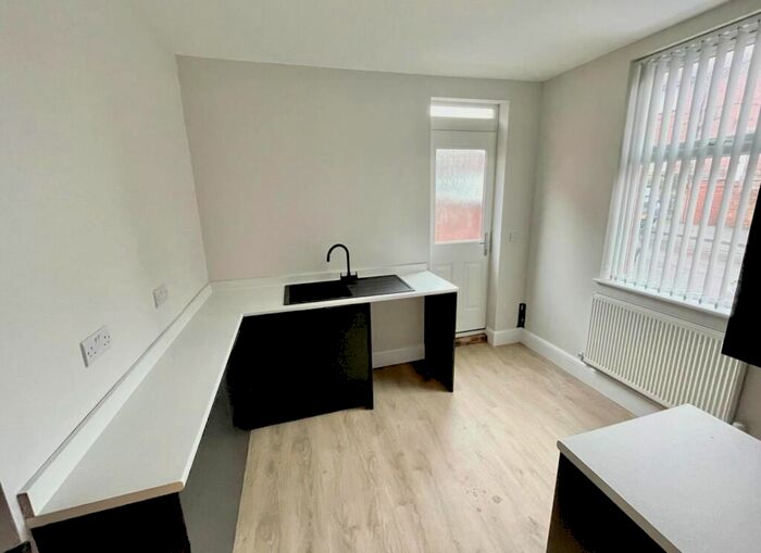 2 Bedroom Terraced House To Rent In Brushfield Street, Nottingham, NG7