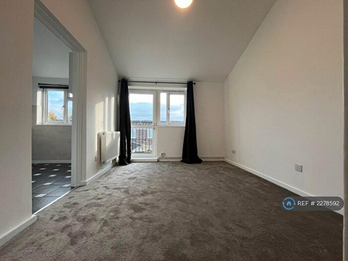 1 Bedroom Flat To Rent In Conistone Way, London, N7