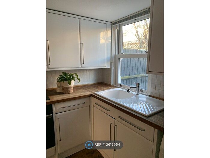 2 Bedroom Flat To Rent In Aitken Road, London, SE6