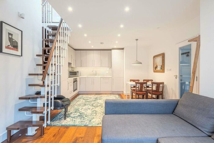 3 Bedroom Flat To Rent In Finchley Road, Hampstead, London, NW3