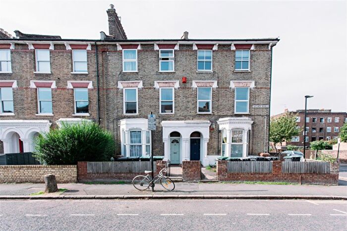 2 Bedroom Flat For Sale In Victoria Road, Stroud Green, N4