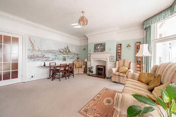 3 Bedroom Flat For Sale In Hamilton Gardens, Felixstowe, IP11