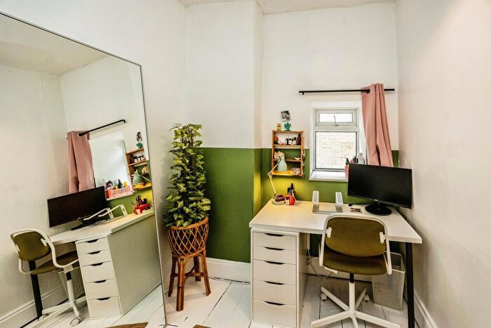 2 Bedroom End Of Terrace House For Sale In Upper Fountain Street, Sowerby Bridge, HX6