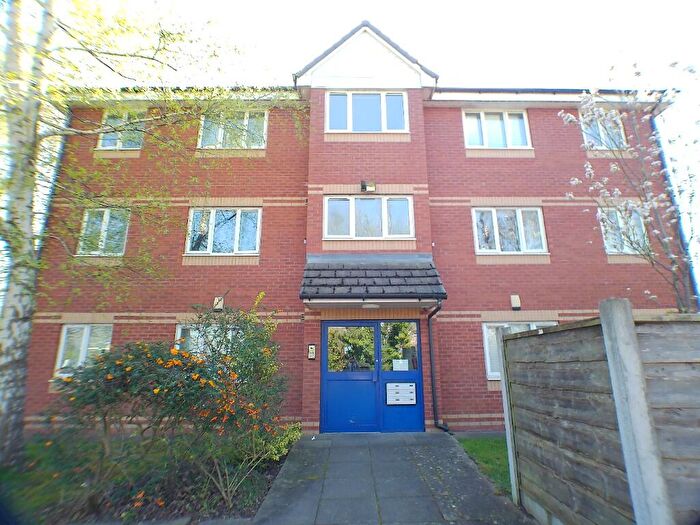 2 Bedroom Flat To Rent In Redwood Close, Cheadle Heath, SK3