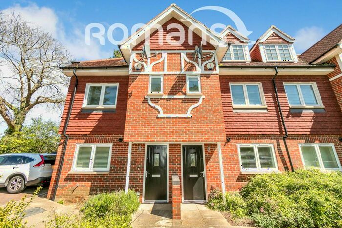 4 Bedroom End Of Terrace House To Rent In Oxford Road, RG31