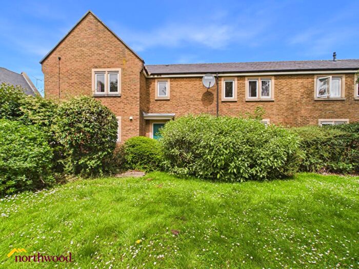 3 Bedroom Terraced House To Rent In Stroud Close, Banbury, OX16