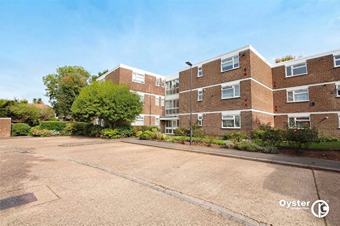 2 Bedroom Flat To Rent In Stratton Close, Edgware, HA8