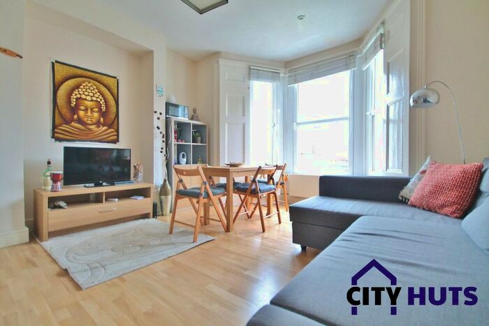 1 Bedroom Flat To Rent In Mayes Road, London, N22