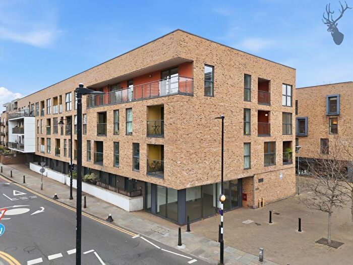 2 Bedroom Flat For Sale In Cyan Apartments, London, E3