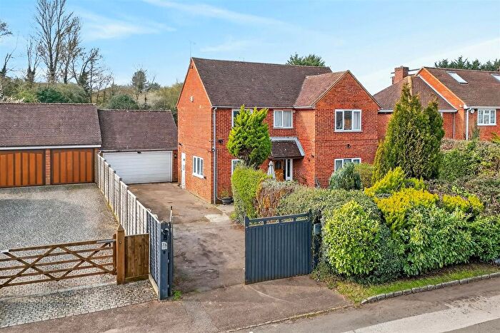 4 Bedroom Detached House For Sale In London Road, Loughton, Milton Keynes, MK5