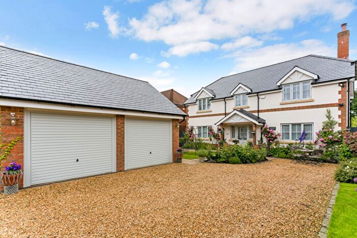 4 Bedroom Detached House For Sale In Meadow Lane, South Heath, HP16