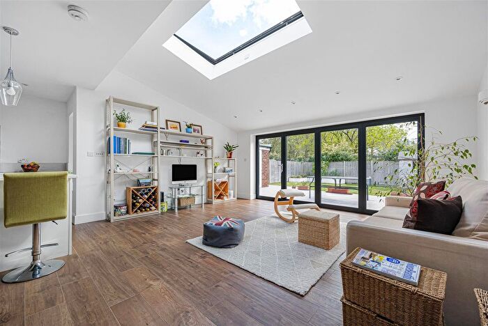 3 Bedroom Semi-Detached House For Sale In Egerton Road, Reading, RG2