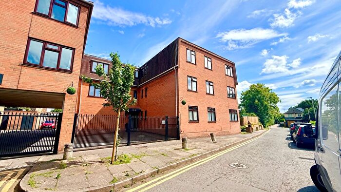 2 Bedroom Flat To Rent In Savill Row, Woodford Green, IG8