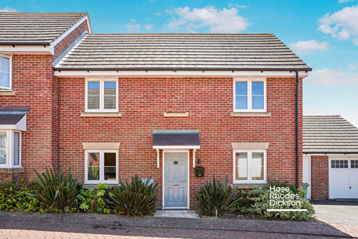 4 Bedroom Semi-Detached House To Rent In Haven Close, East Cowes, PO32