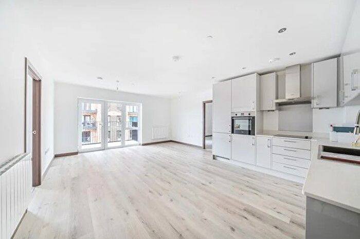 2 Bedroom Flat To Rent In Sydney Road, Watford, WD18