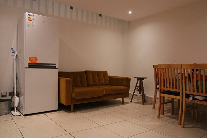 3 Bedroom Maisonette To Rent In Elias Place, Oval, SW8