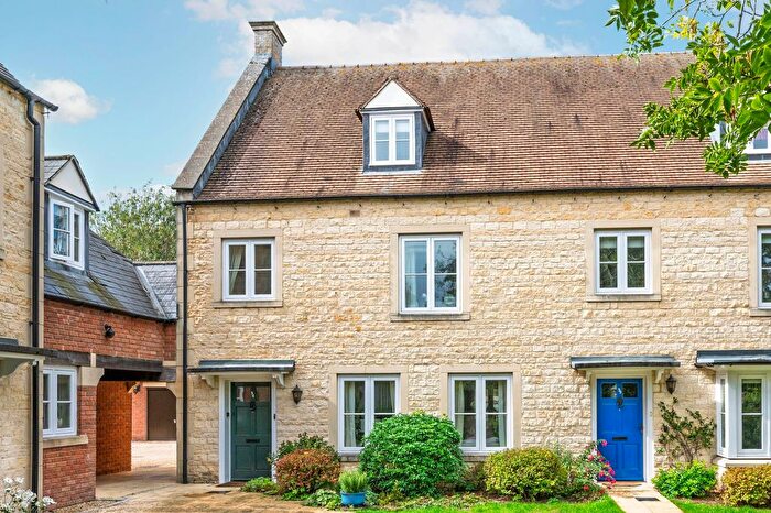 3 Bedroom Property For Sale In University Farm, Moreton-In-Marsh, GL56