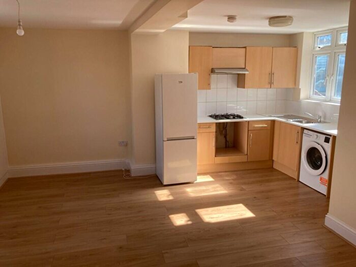 2 Bedroom Flat To Rent In High Road Leyton, London, E10