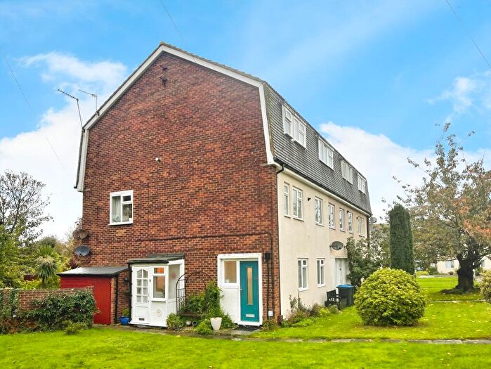 2 Bedroom Flat For Sale In Woodford Court, Birchington, CT7