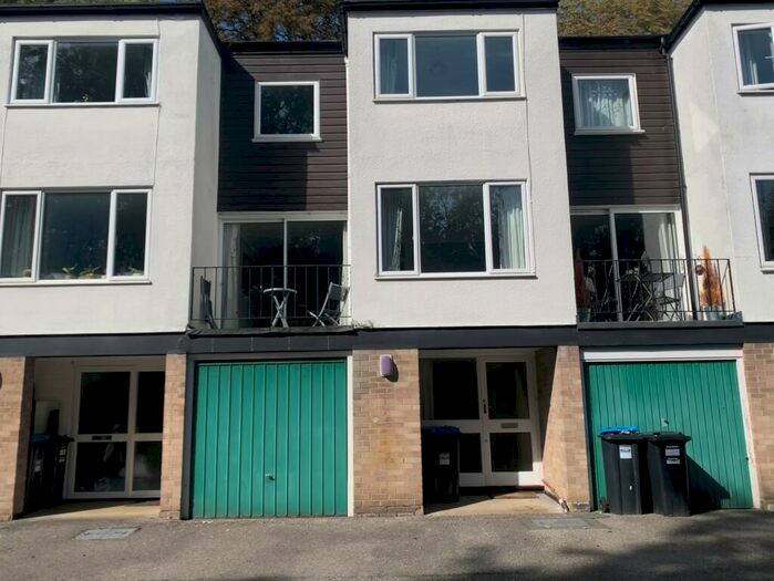 3 Bedroom Town House To Rent In Beechwood, Caterham, CR3