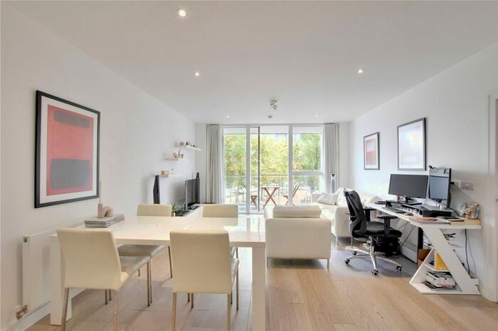3 Bedroom Flat To Rent In Granite Apartments, River Gardens Walk, Greenwich, London, SE10