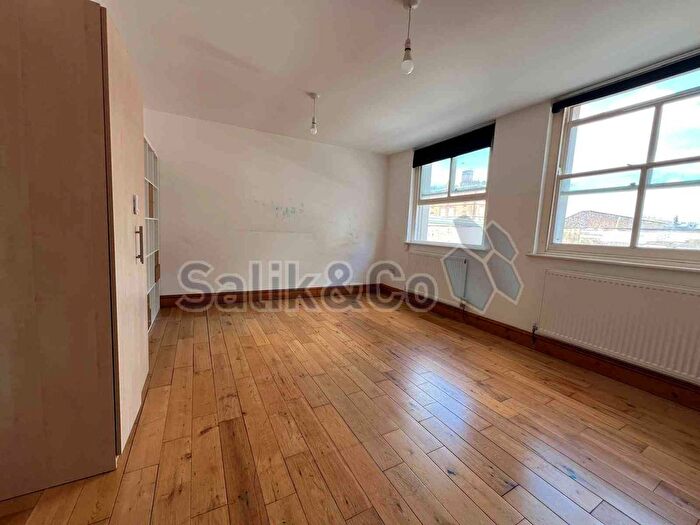 2 Bedroom Flat To Rent In Court Street, London, E1