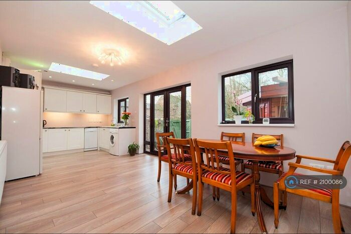 3 Bedroom Terraced House To Rent In Somerford Way, London, SE16