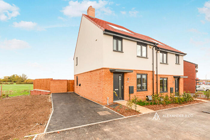 3 Bedroom Semi-Detached House To Rent In Briggington Way, Leighton Buzzard, Bedfordshire, LU7