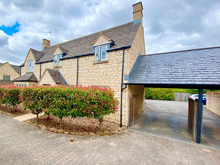 5 Bedroom Detached House For Sale In Hyde Close, Cirencester, GL7