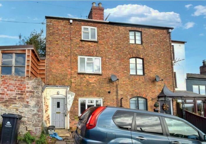 4 Bedroom End Of Terrace House For Sale In Church Road, Newnham, Gloucestershire, GL14