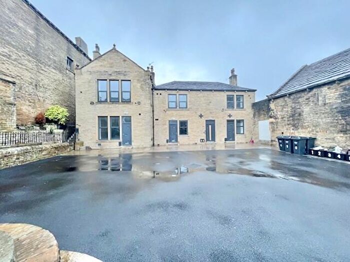 2 Bedroom Apartment To Rent In Blackwall, Halifax, HX1