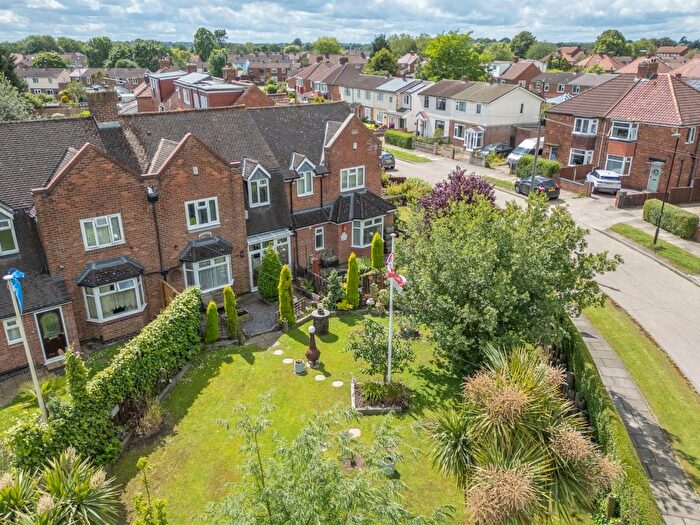 6 Bedroom Semi-Detached House For Sale In Leven Road, York, YO24