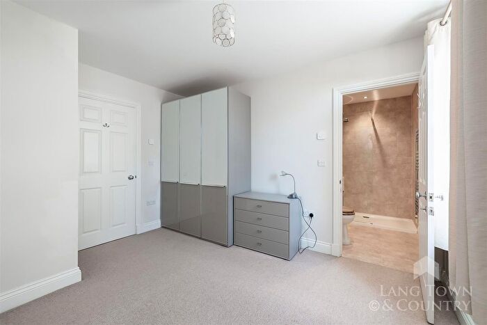 2 Bedroom Flat To Rent In Flagstaff Walk, Mount Wise, Plymouth, PL1