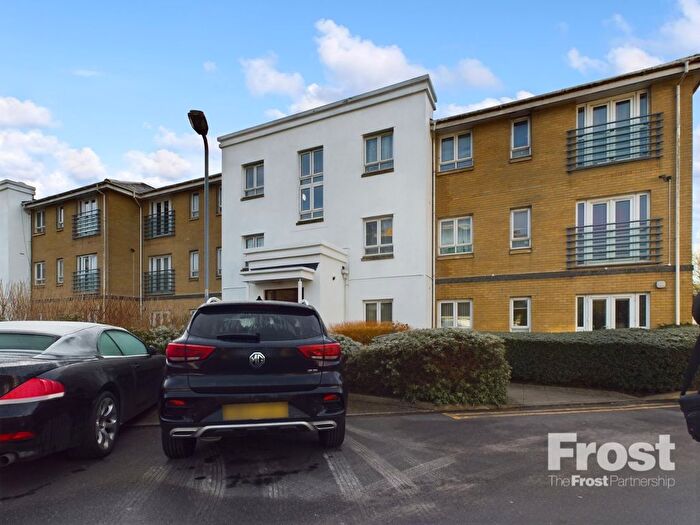 2 Bedroom Flat To Rent In Sovereign Heights, Slough, Berkshire, SL3