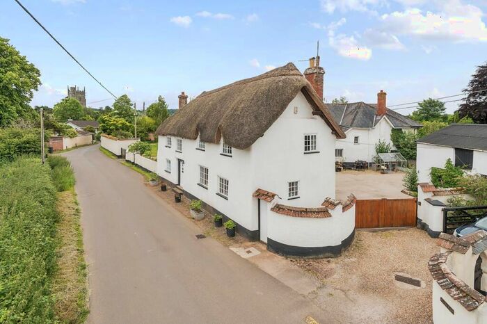 4 Bedroom Link Detached House For Sale In Brampford Speke, EX5