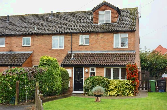 4 Bedroom Semi-Detached House To Rent In Eliot Drive, Marlow, Buckinghamshire, SL7