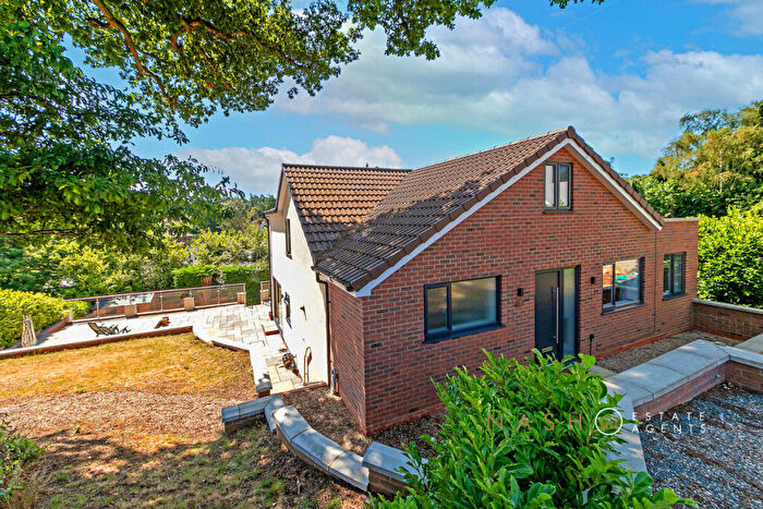 5 Bedroom Detached House For Sale In The Mount, Aspley Guise, MK17