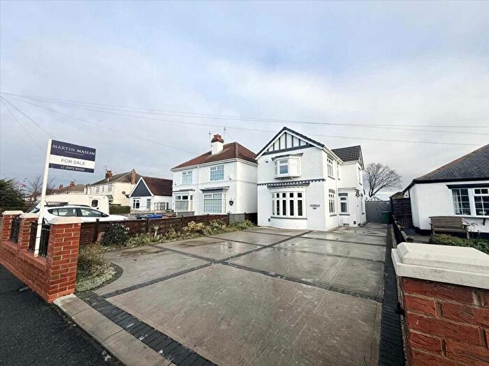 3 Bedroom Detached House For Sale In Carr Lane, Grimsby, DN32