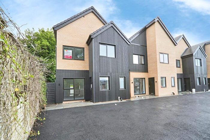 4 Bedroom Detached House For Sale In Toller Lane, Bradford, BD9