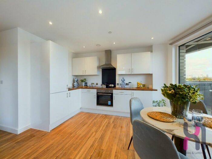 2 Bedroom Apartment To Rent In Pomona Strand, Manchester, Greater Manchester, M16