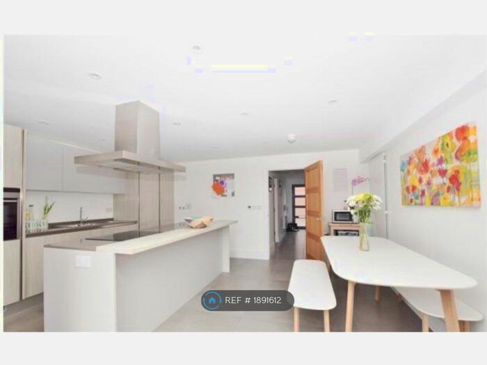 3 Bedroom Terraced House To Rent In Station Street, Cheltenham, GL50