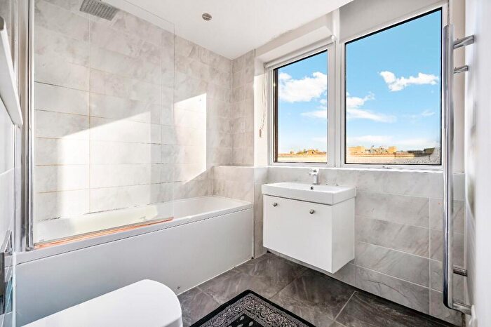 1 Bedroom Flat To Rent In Perth Road, Ilford, London, IG2